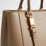 Cloudstone Beige – Leather/Hardware Close-up