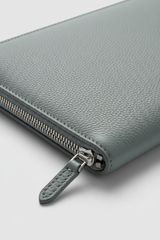 Elite Office Carry Pochette in Polar Mist Grey Matte Palmellato Leather – Leather & Zipper Detail