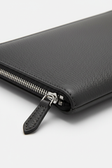 Contemporary Tech Sleeve Pochette in Obsidian Shadow Grey Soft Pebbled Leather – Leather & Zipper Detail