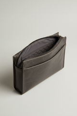 Metropolitan Slim iPad Bag in Volcanic Ash Charcoal Rugged Premium Leather – Interior View