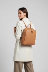 Metropolitan Fashion Backpack in Desert Sand Glow Premium Smooth Leather – Female Model