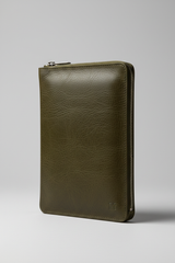 Executive iPad Pochette in Forest Timber Olive Heritage Grain Leather – Front View