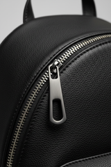 Metropolitan Fashion Backpack in Carbon Eclipse Black Refined Napa Leather – Leather & Zipper Detail